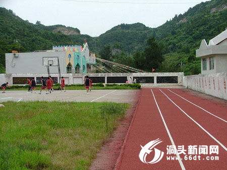 爱游戏中国官方网站鹿西义校师生用上塑胶跑道